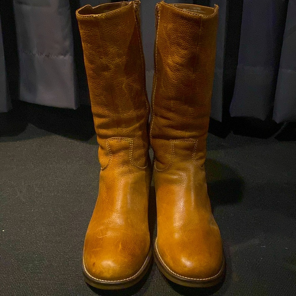 Bass Rita tan boots.